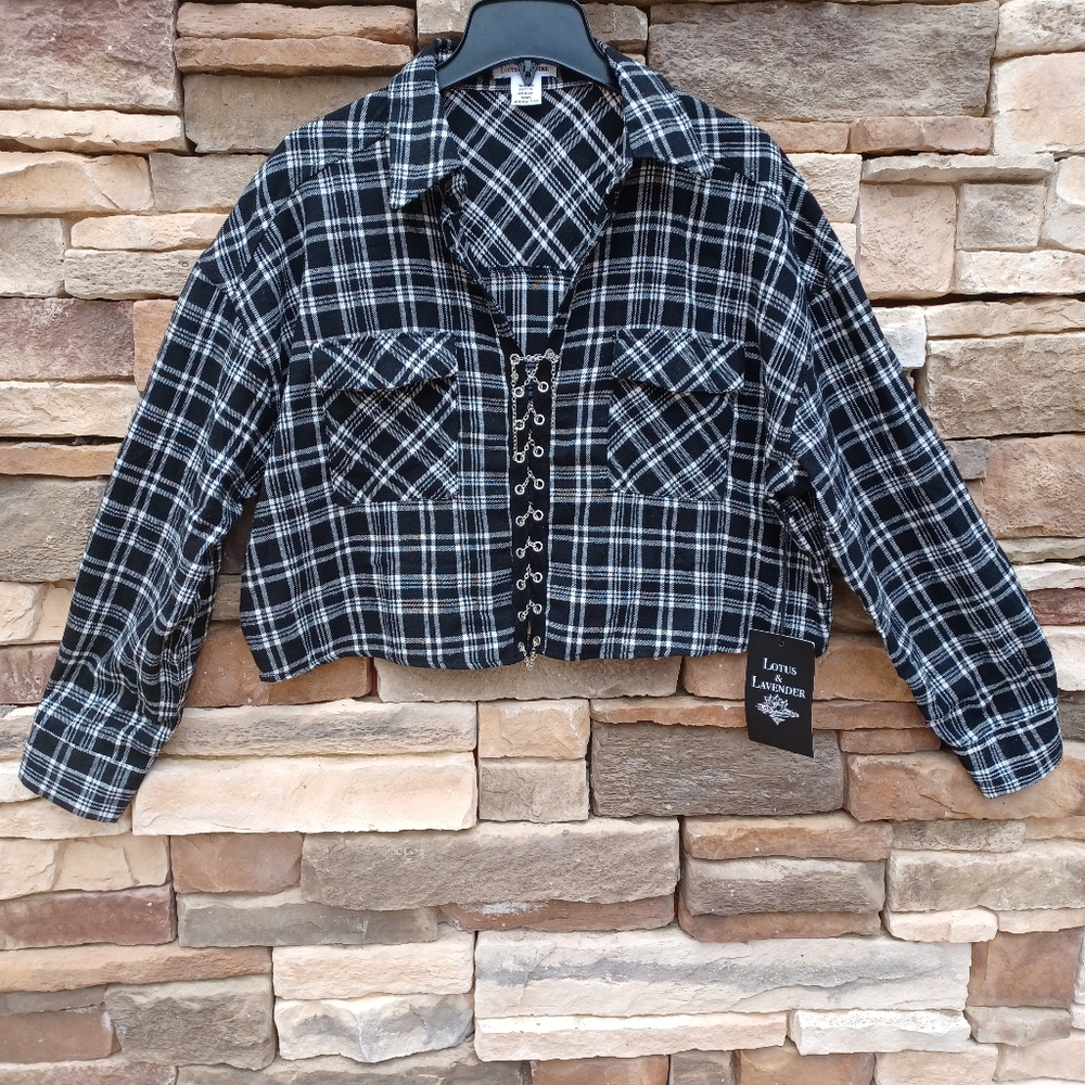 Ladies Black & White Plaid Flannel Chain Button Up Large